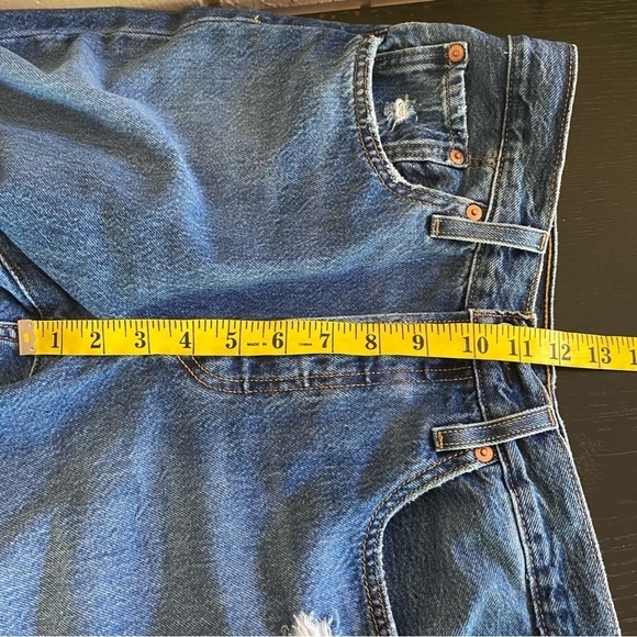 Levis 501 Straight Button Fly Jeans Womens Tag 28 X 28 Denim Distressed Med Wash - Picture 9 of 9